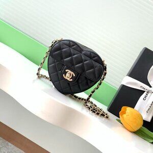 Classic CHANEL Bag: A Stylish and Versatile Choice for Elegance